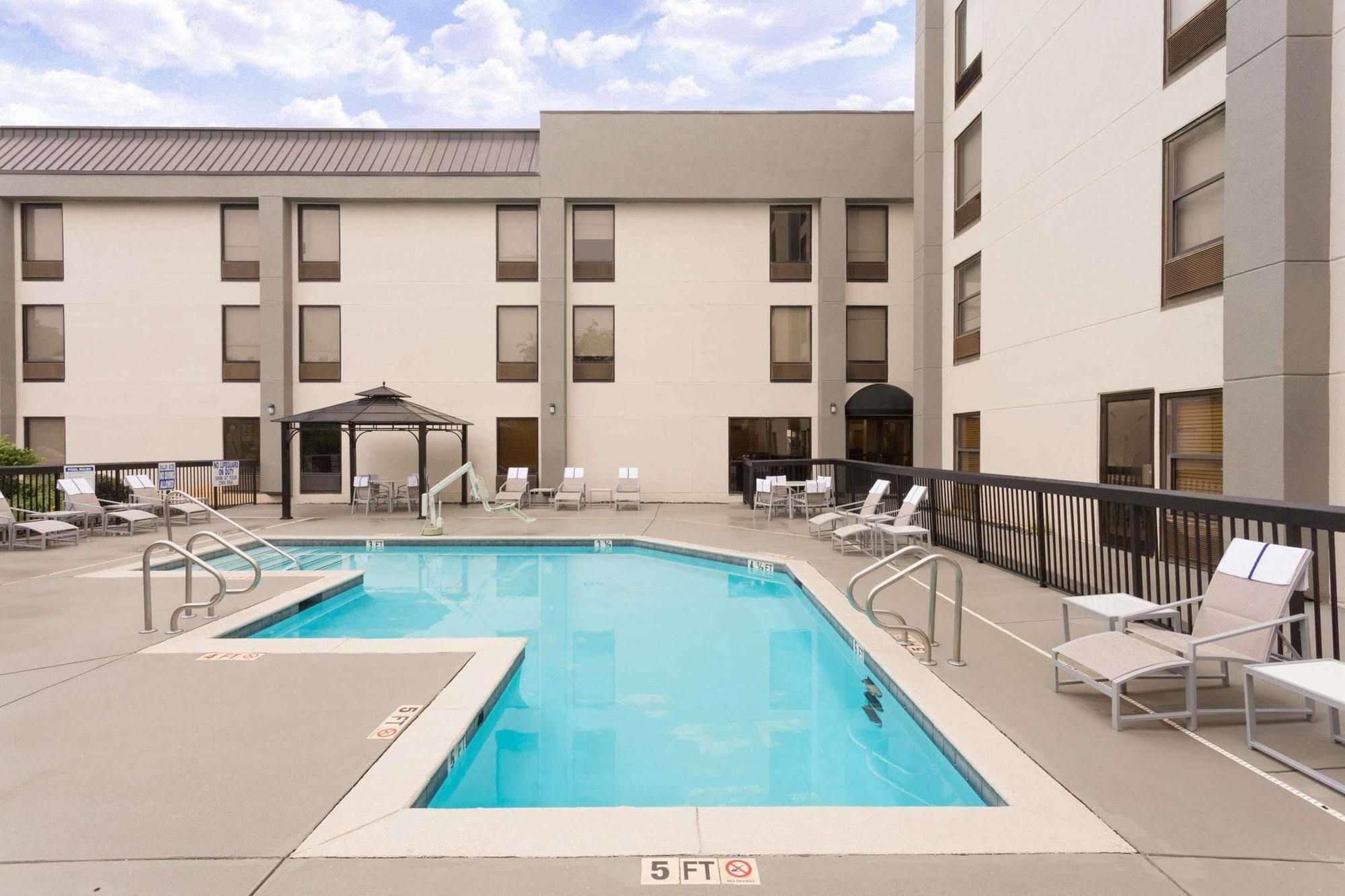 Wyndham Garden Greenville / Spartanburg Airport Eksteriør billede